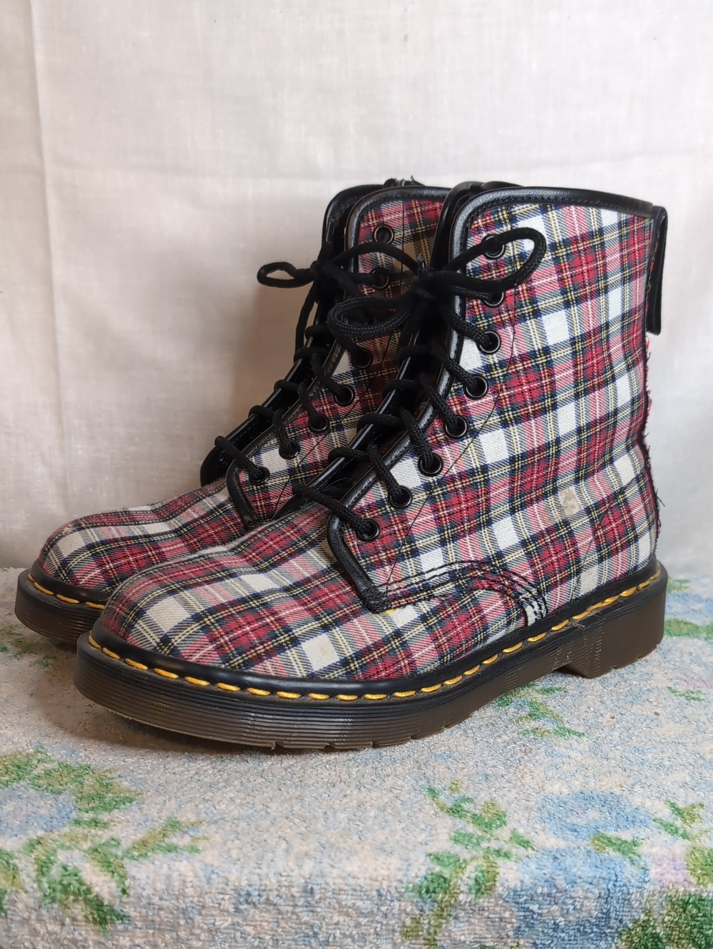 Vint. Dr. Martens Tartan Plaid Made in England 1460 boots womens 6